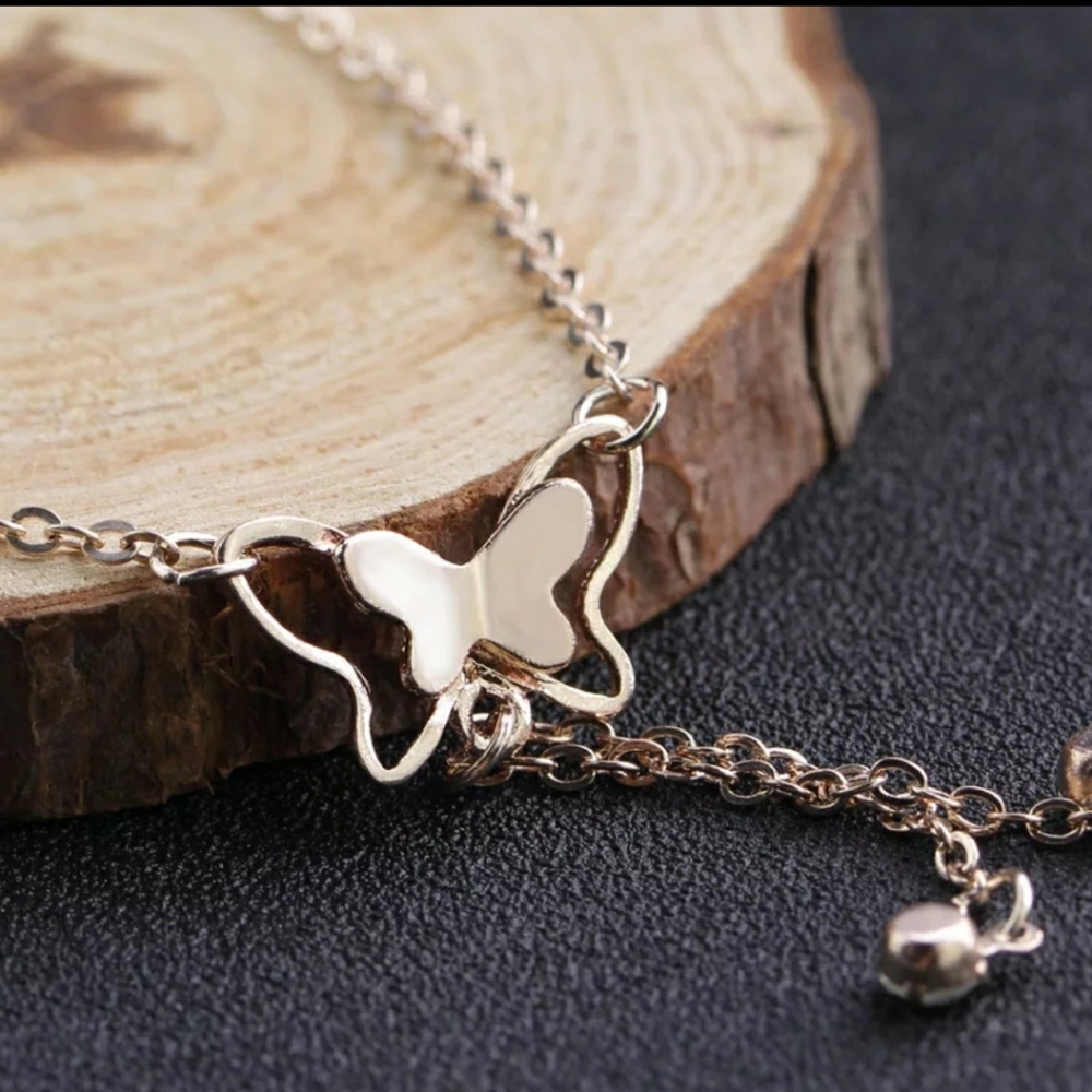 Beautiful Gold Butterfly Pendant Anklet - Picture 2 of 3